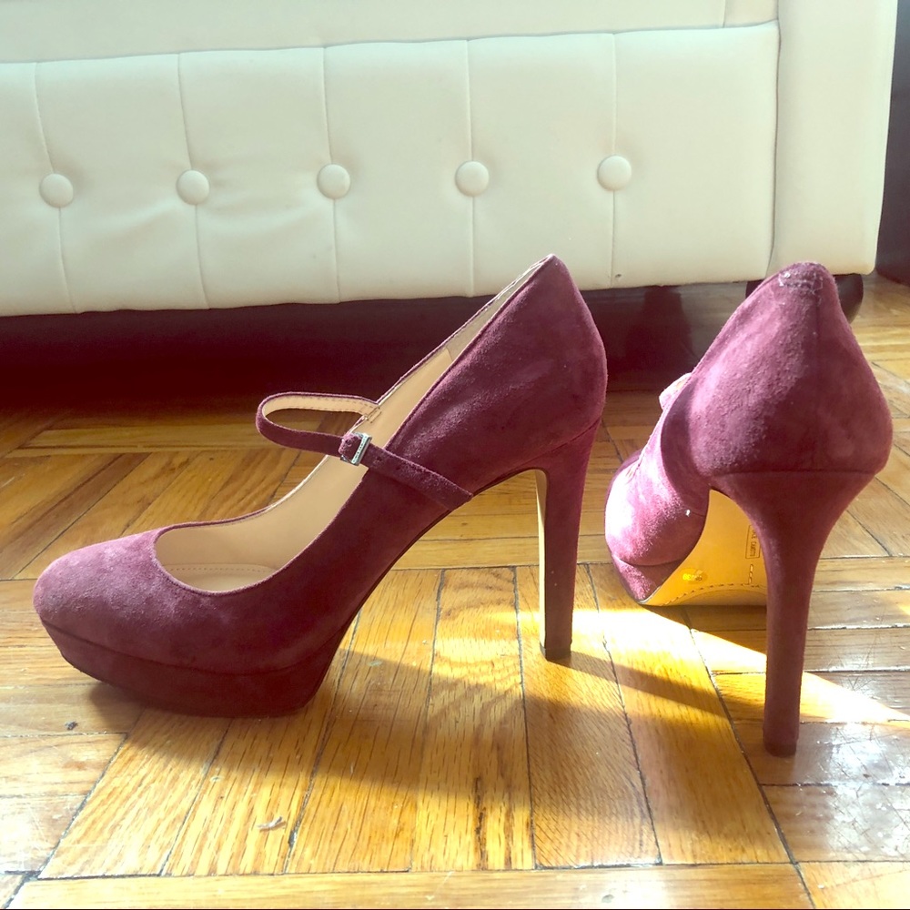 Vince Camuto MaryJane Pumps size 9